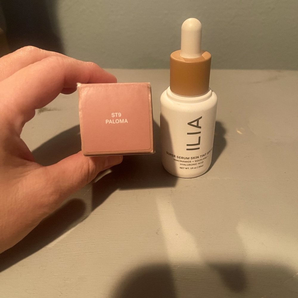 Ilia Skin tint ST9 Paloma. Used once. Not for me.